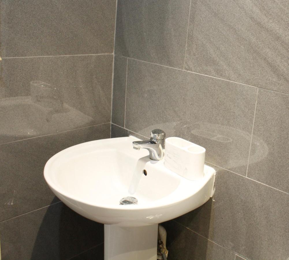 Cozy Rooms Or Apartment In London Townhouse Fast Links To Central ภายนอก รูปภาพ