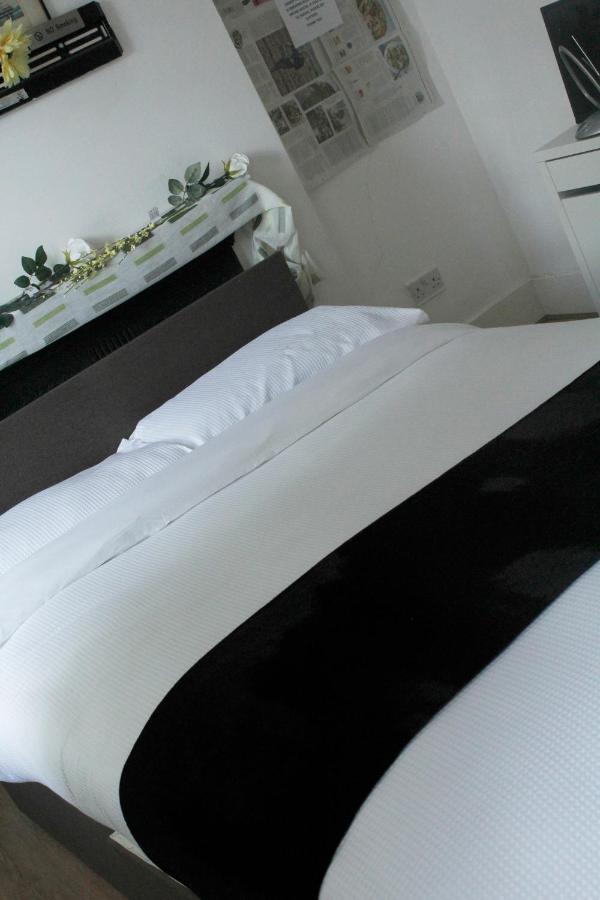 Cozy Rooms Or Apartment In London Townhouse Fast Links To Central ภายนอก รูปภาพ