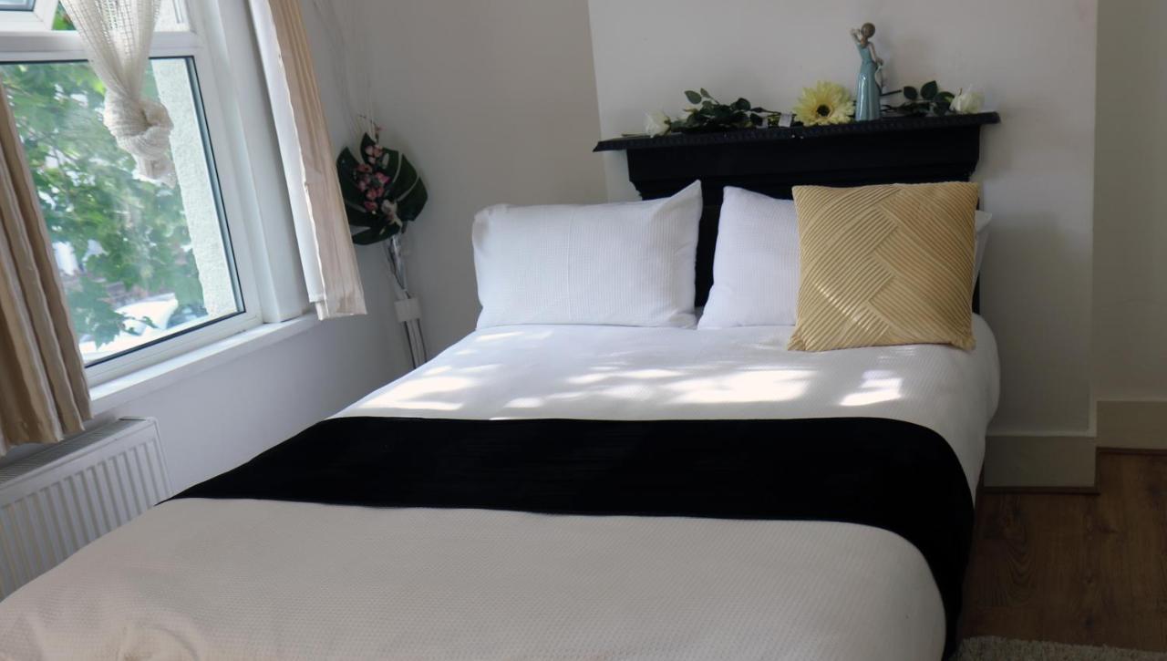 Cozy Rooms Or Apartment In London Townhouse Fast Links To Central ภายนอก รูปภาพ