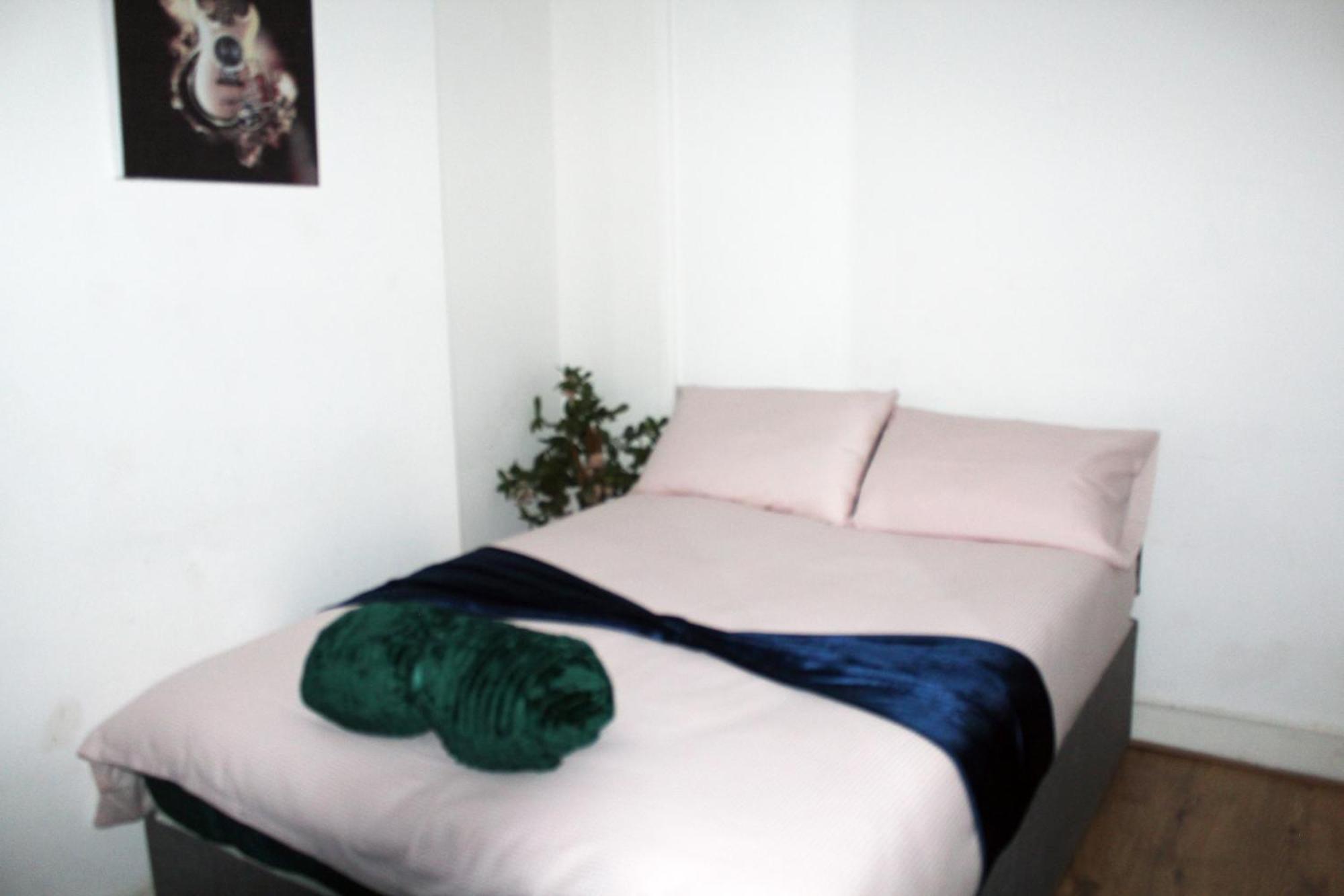 Cozy Rooms Or Apartment In London Townhouse Fast Links To Central ภายนอก รูปภาพ