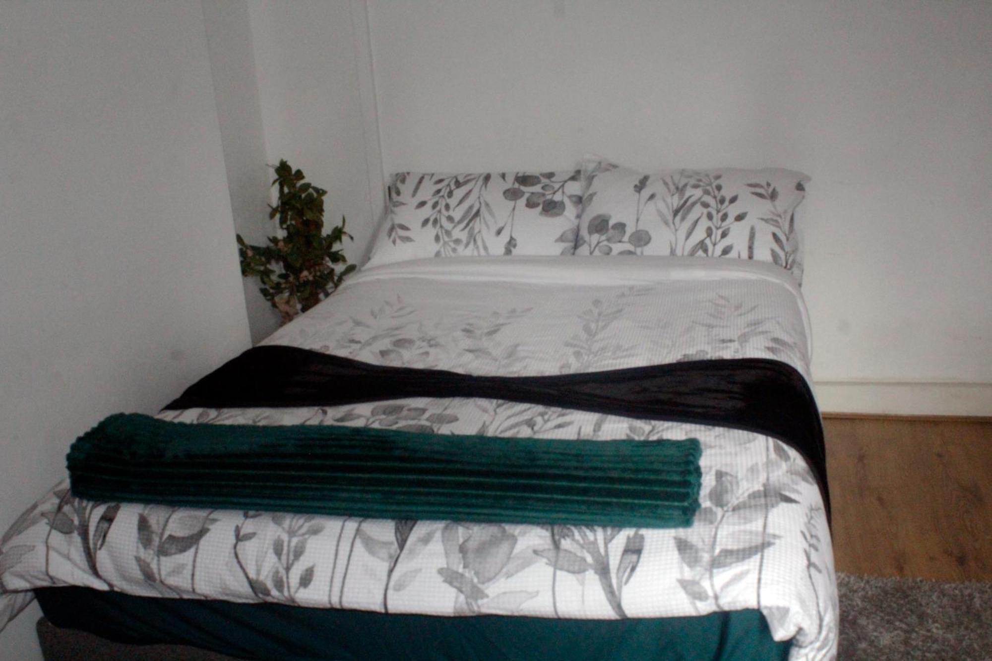 Cozy Rooms Or Apartment In London Townhouse Fast Links To Central ภายนอก รูปภาพ